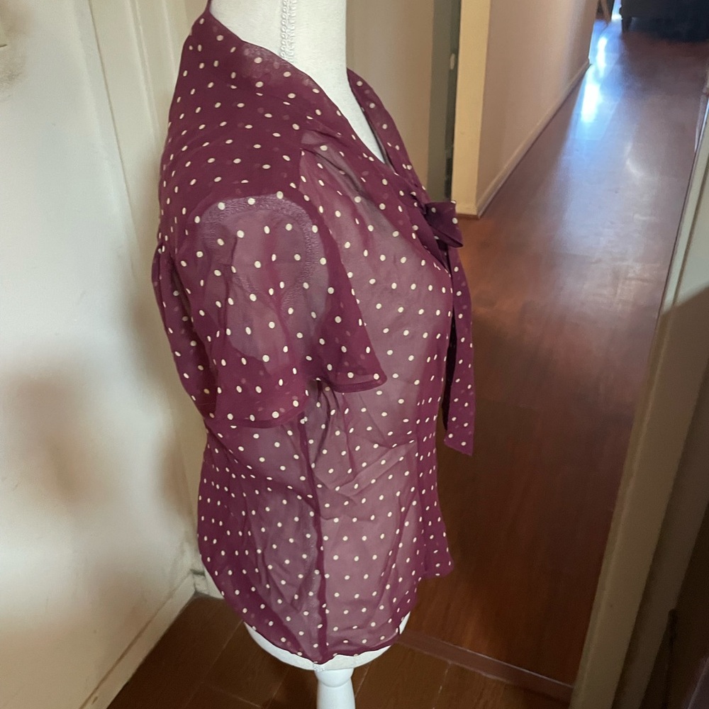 Old Navy Perfect Fit Silk polka dot button down blouse maroon tan sheer MEDIUM - Picture 6 of 16